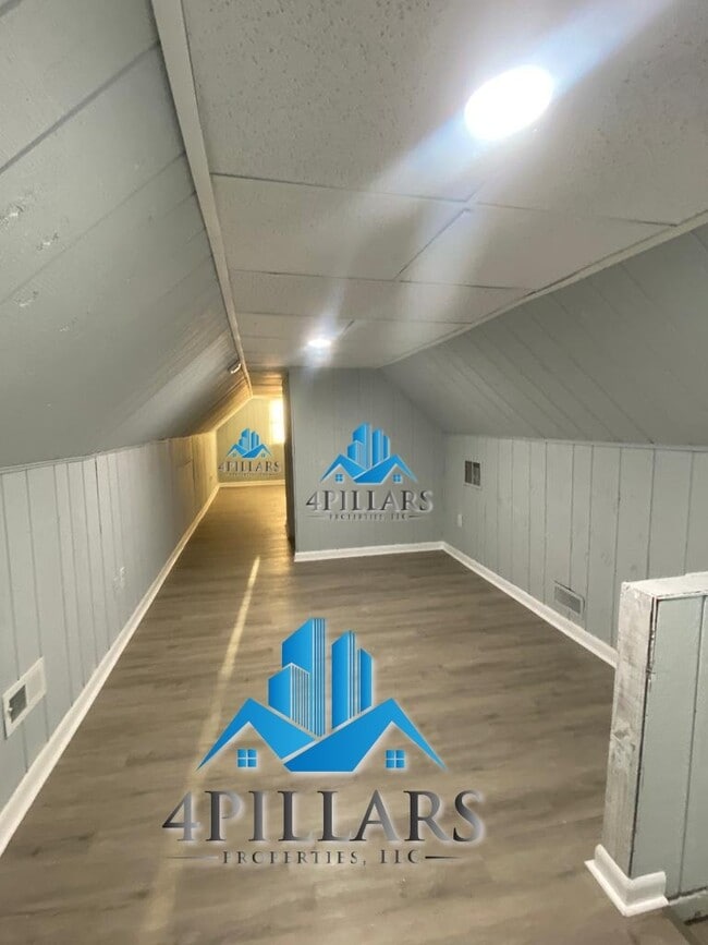 Building Photo - Charming 2 Bedroom, 1 Bath Apartment for Rent