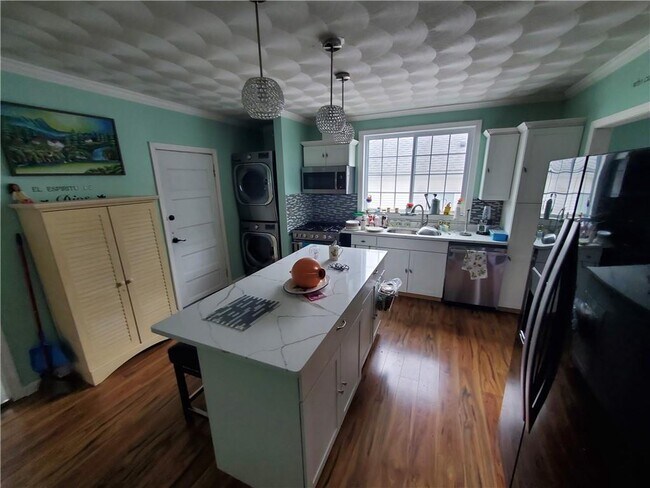 Building Photo - 75 Naples Ave