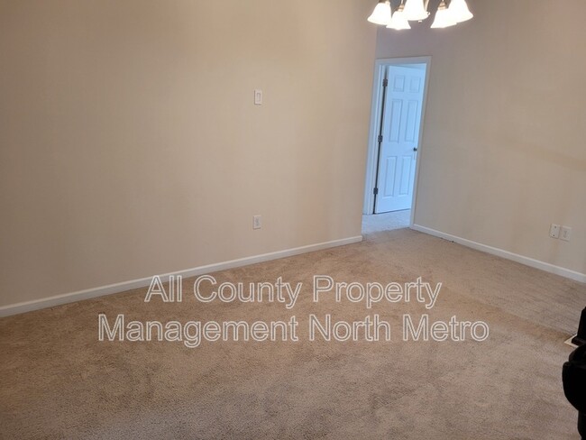 Building Photo - 4808 Blue Elm Ln