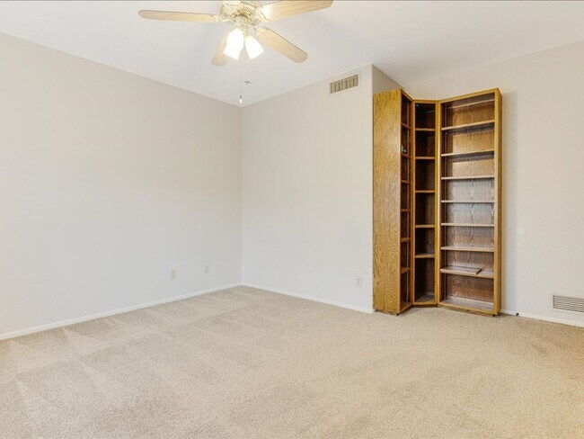 Building Photo - 3350 N Wide Loop Dr