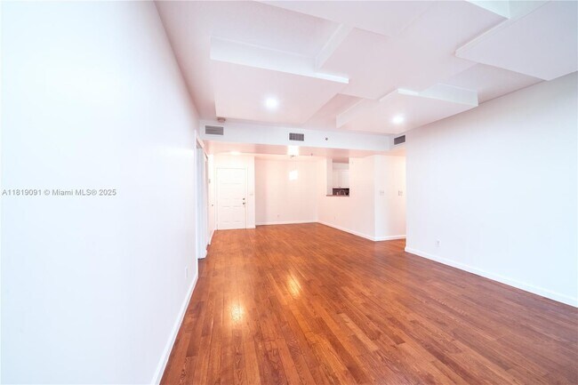 Building Photo - 619 E Sheridan St
