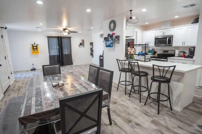 Building Photo - 2231 E 14th St