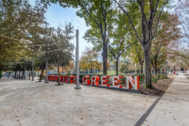 Building Photo - 1312 Live Oak St