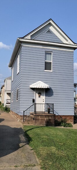 Building Photo - 230 S 7th St