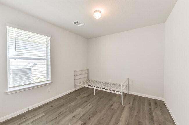 Building Photo - 5522 Briana Dee Dr