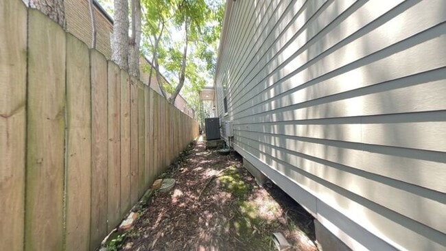 Building Photo - 2BR w/ In-Unit W/D + Assigned Parking in 70119