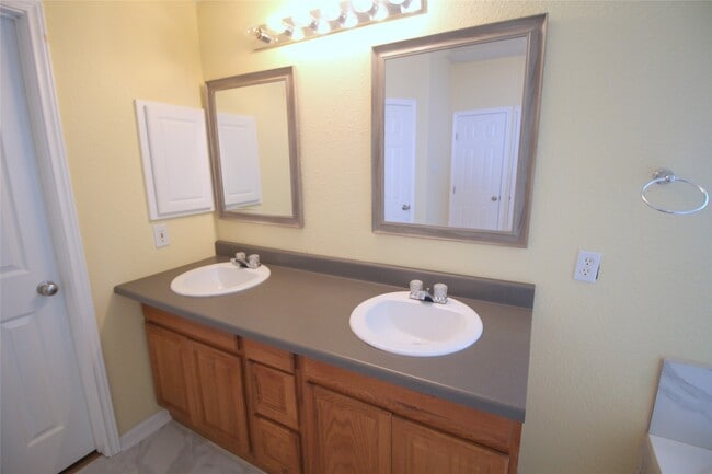 Building Photo - 19927 Black Canyon Dr