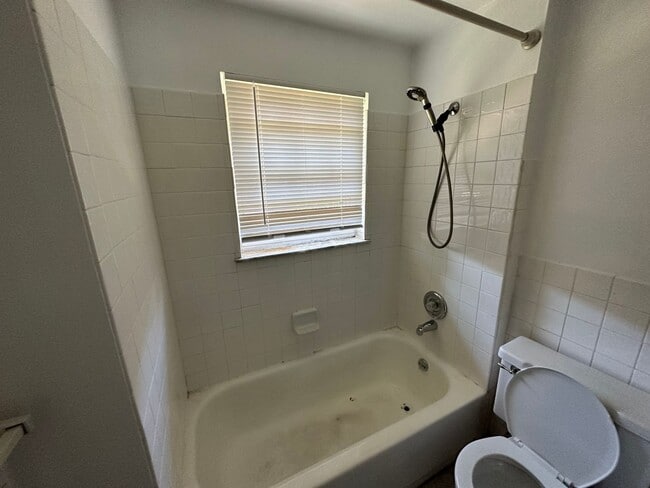 Building Photo - Spacious 3 bedroom in Willowick