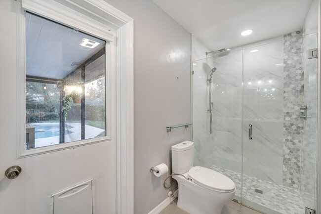 Building Photo - 8644 Sandberry Blvd