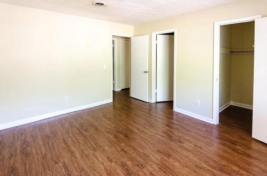 Building Photo - 113 Langford Ct