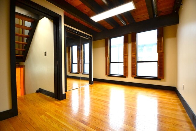 Building Photo - 36 Irving St