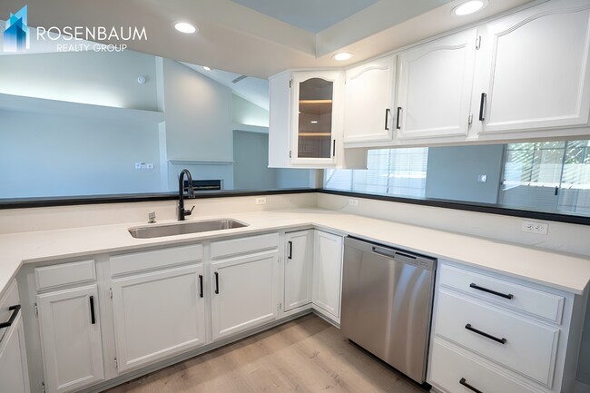 Building Photo - 8983 E Volcano Dr