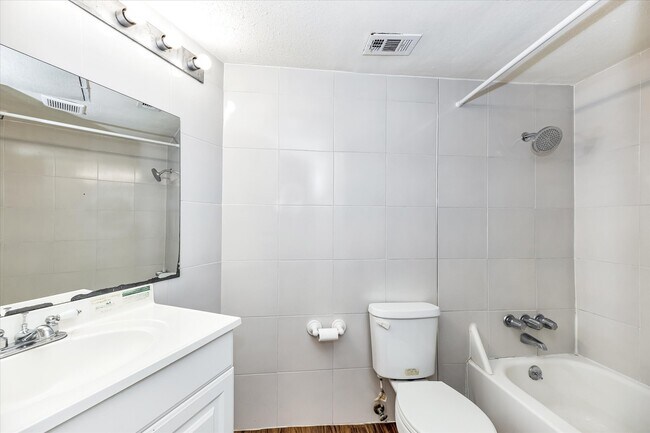 Building Photo - 10811 Richmond Ave.