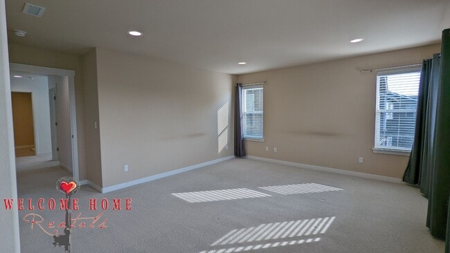 Building Photo - Beautiful open floorplan with FOUR large bedrooms and a cute office!!  AIR CONDITIONING!!!  NEW C...