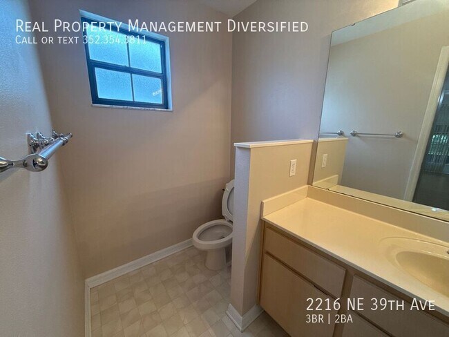 Building Photo - 2216 NE 39th Ave