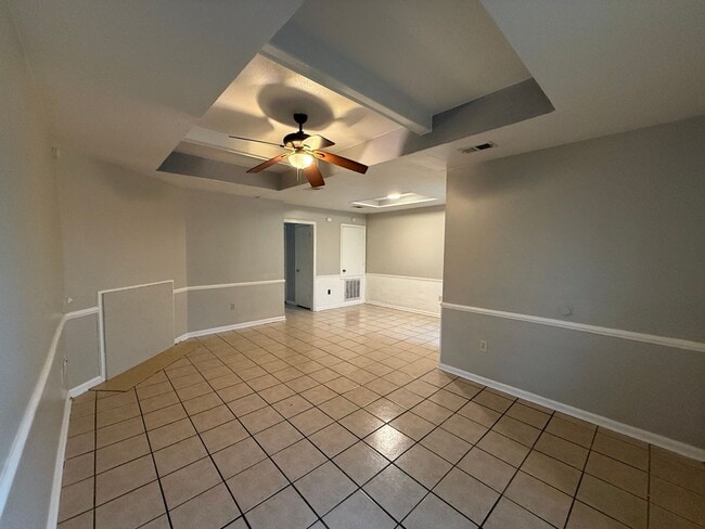 Building Photo - 1950-52 Helm Dr