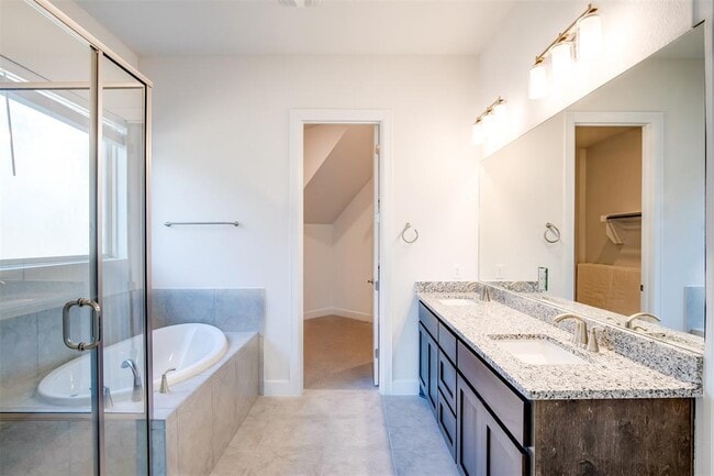 Building Photo - 12706 Bloomington Dr