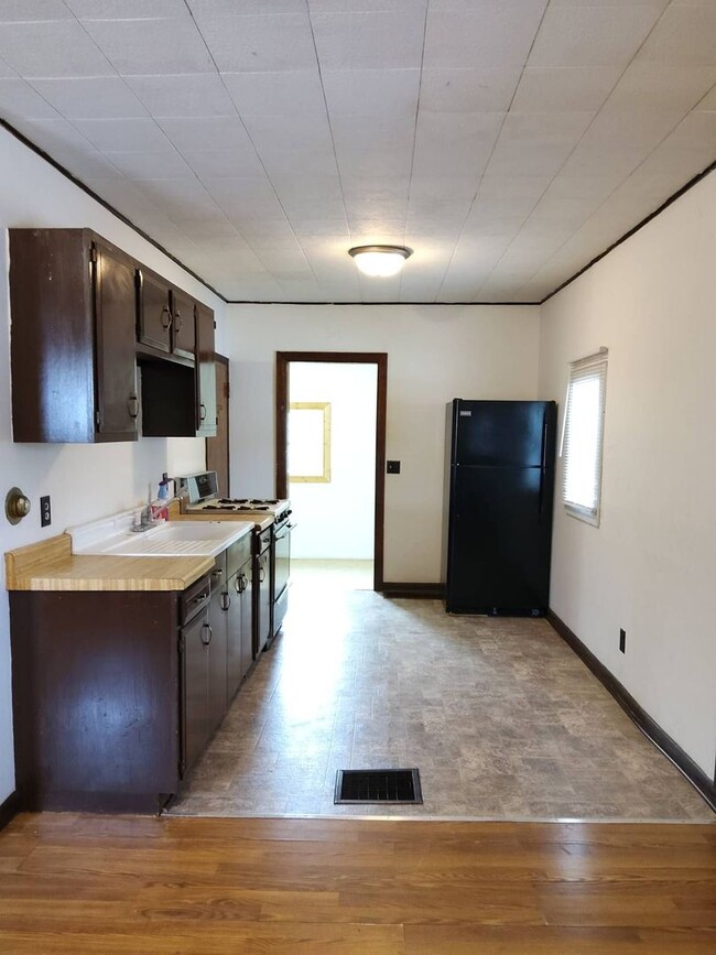 Building Photo - 2 Bedroom Single Family Home - Open Concep...