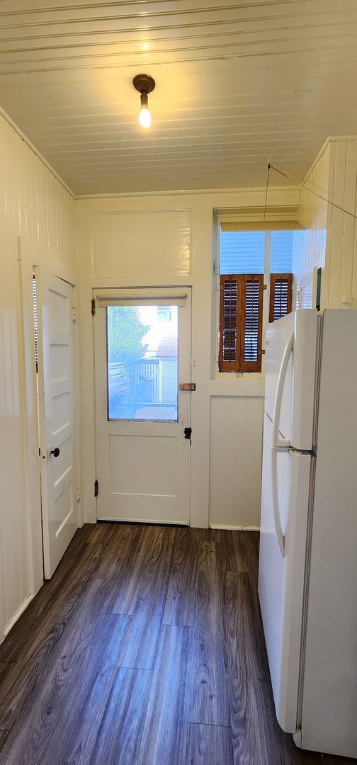 Building Photo - Coronado: Charming 1bd/1.25ba Village Apartment - Front Lower Unit