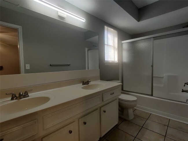 Building Photo - 9462 Fuqua St