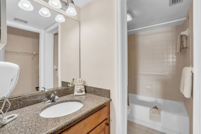 Building Photo - 600 Neapolitan Way