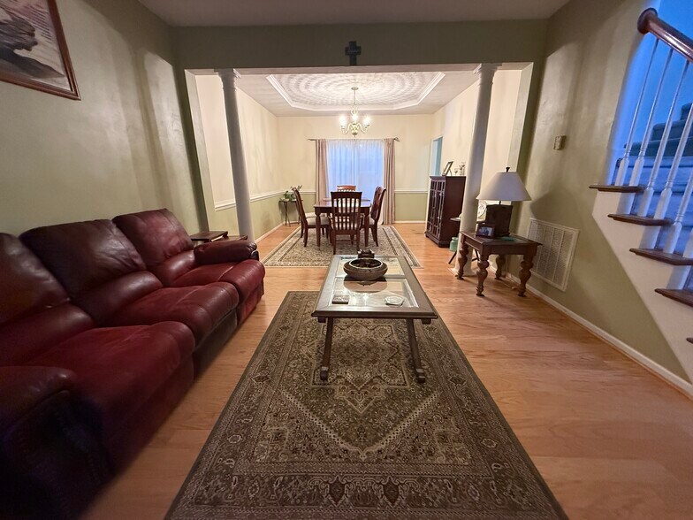 Formal sitting room - 1308 Crosswood Ln