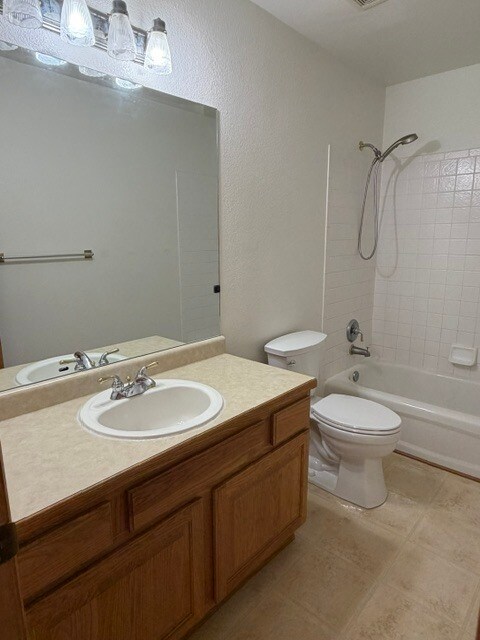 Building Photo - 1112 Meadow Oaks Dr
