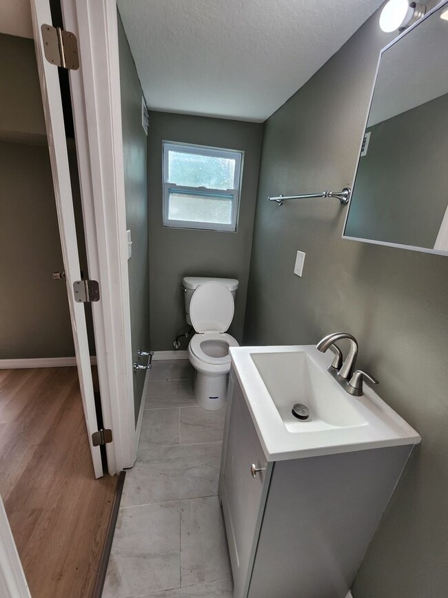 Building Photo - 3/2 Lakeland Available NOW