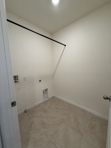 Building Photo - Large 4 Bedroom/2.5 Bathroom Home in Thompson Grove