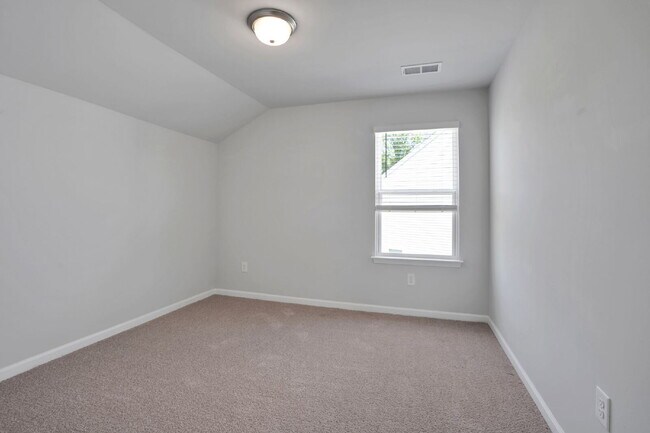 Building Photo - Elegant 4 Bedroom 2.5 Bathroom Home Near Downtown Greenville $2,400/mo rent