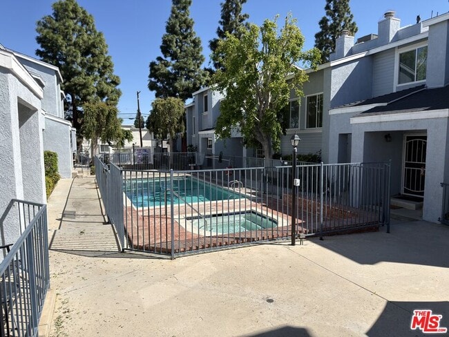 Building Photo - 9915 Variel Ave