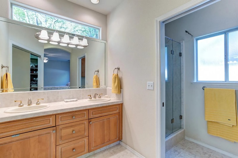 Building Photo - 872 E Green Acres Dr