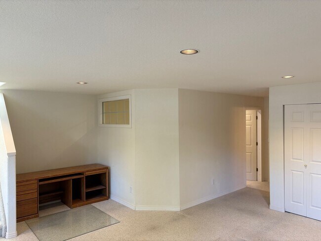 Building Photo - Spacious and Open 3BD/2BA House In Longmont!