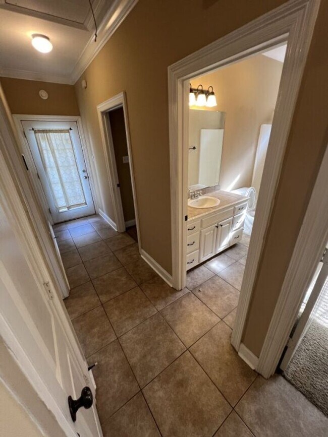 Building Photo - Charming 3-bedroom 2-bathroom in South Burbank Neighborhood!