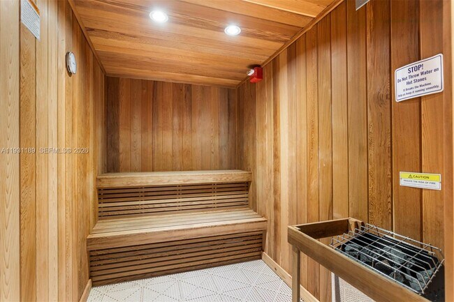 Building Photo - 3951 S Ocean Dr