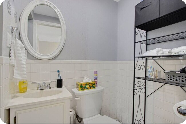 Building Photo - Furnished 1-Bedroom Apartment with Private Entrance and Free Laundry