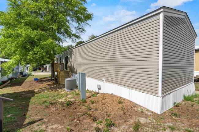 Building Photo - 600 Ermine Rd