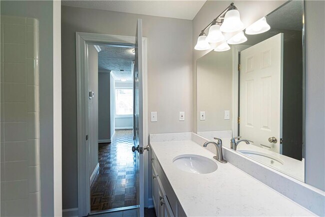 Building Photo - 3165 Henderson Walk