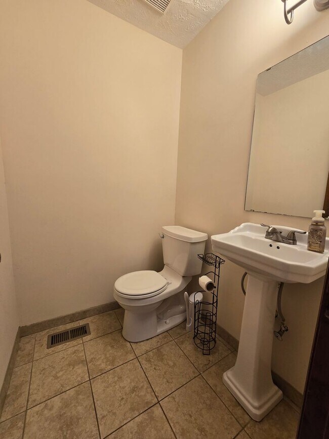 Building Photo - 504 Georgetown~ Lake Shore