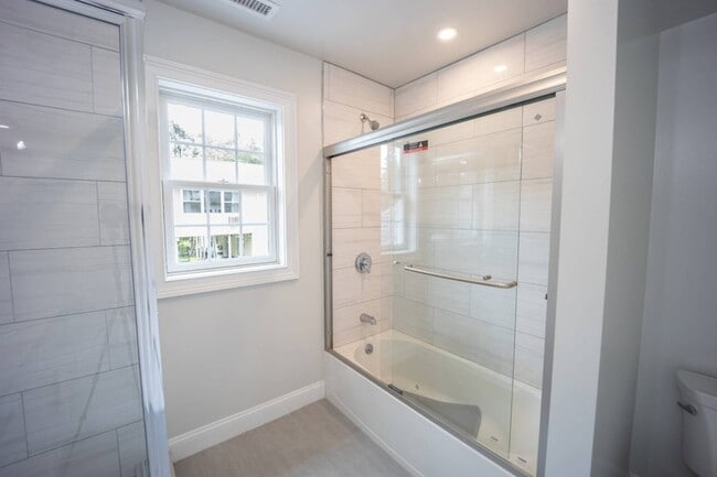 Building Photo - 1 Kewanee Rd