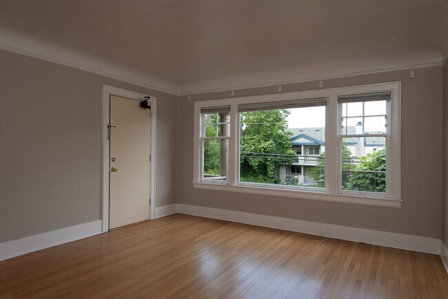 Interior Photo - 2726Franklin