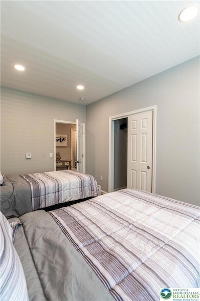 Building Photo - 948 N Front St