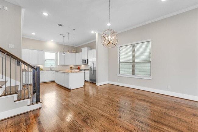 Building Photo - 5815 E Post Oak Ln