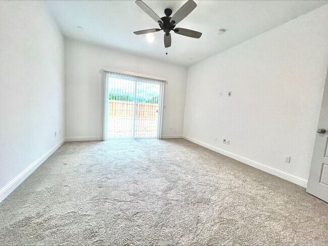Building Photo - Beautiful 3-Bed, 2-Bath Lennar Home in Daf...
