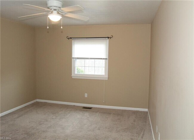 Building Photo - 6910 Carriage Hill Dr