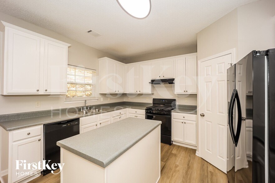 Building Photo - 528 Gristmill Ln