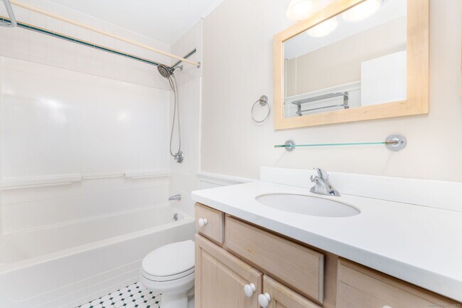 Building Photo - 16 Springdale Rd