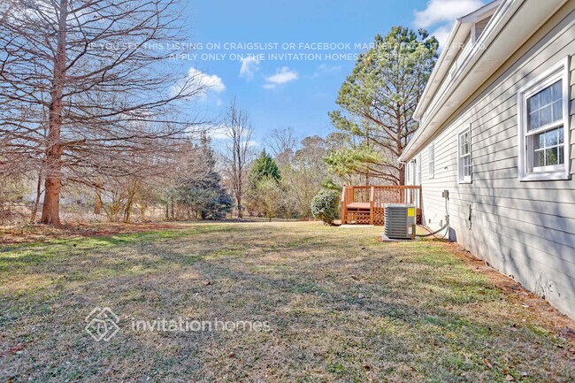 Building Photo - 526 Sumer Ln N