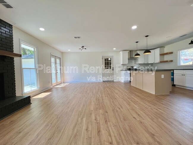 Building Photo - 212 Fernbank St