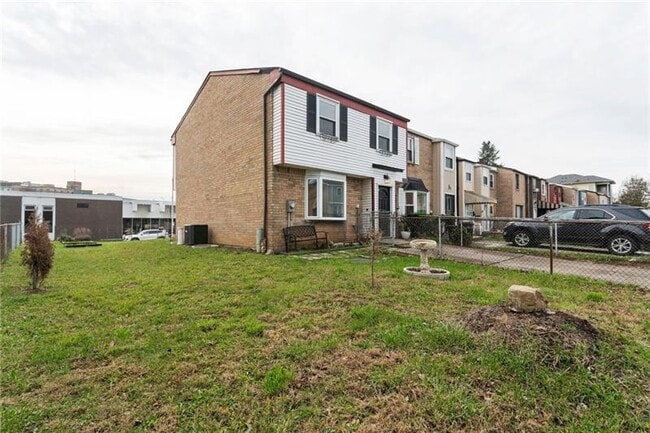 Building Photo - 310 Enright Ct